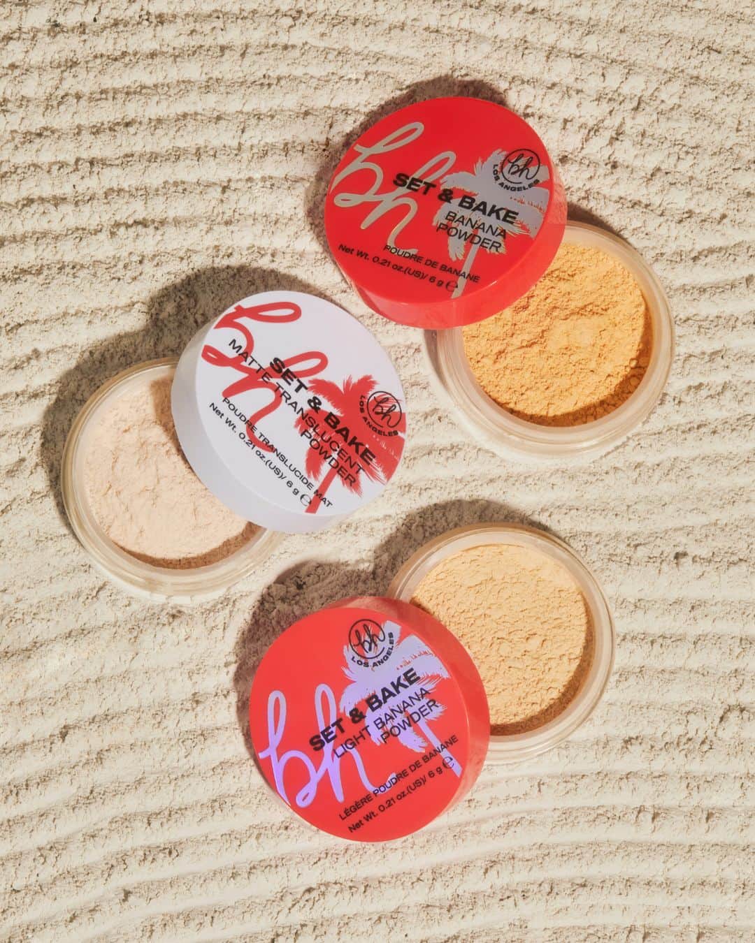 BH Cosmeticsのインスタグラム：「Get that photo ready finish (with no flash back)! 📸🔆 Enter our Set & Bake Setting Powders: these light-as-air, super smooth, ultra-fine formulas are THE ultimate multi-taskers 🏆 Set, perfect, & brighten in just one sweep to maintain makeup & extend wear 🙌 while blurring fine lines & pores for a sensationally-smooth appearance 🤩⁣ ⁣ Available in 3 varieties:⁣ 🧡 Matte Transulcent: Mattifying setting powder blurs, smooths, and sets makeup while preventing creasing and controlling shine. For all skin tones⁣ 🧡 Banana: Brightens, blurs, illuminates, and sets makeup. Suitable for deeper skin tones⁣ 🧡 Banana Light: Brightens, blurs, illuminates, and sets makeup. Suitable for lighter skin tones⁣ ⁣ 🌱 Vegan 🐰 Cruelty-Free 🧼 Clean Ingredients⁣ ⁣ ⁣ #bhcosmetics」