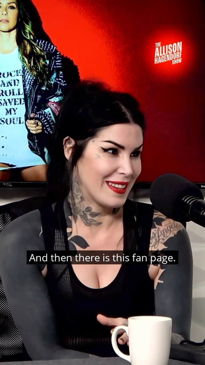 Kat Von Dのインスタグラム：「@thekatvond covered @thecure #lovesong en español and still has love for the haters 🖤🖤🖤 Good advice here for all of us 🙏🏼🥰(Full Conversation Link In Bio ❤️) #cantwealljustgetalong #respect #katvond #thecure #robertsmith #allisonhagendorf #theallisonhagendorfshow #cover #music #musiclover #musicfan #musicismylife #goth #gothaesthetic #mileycyrus」