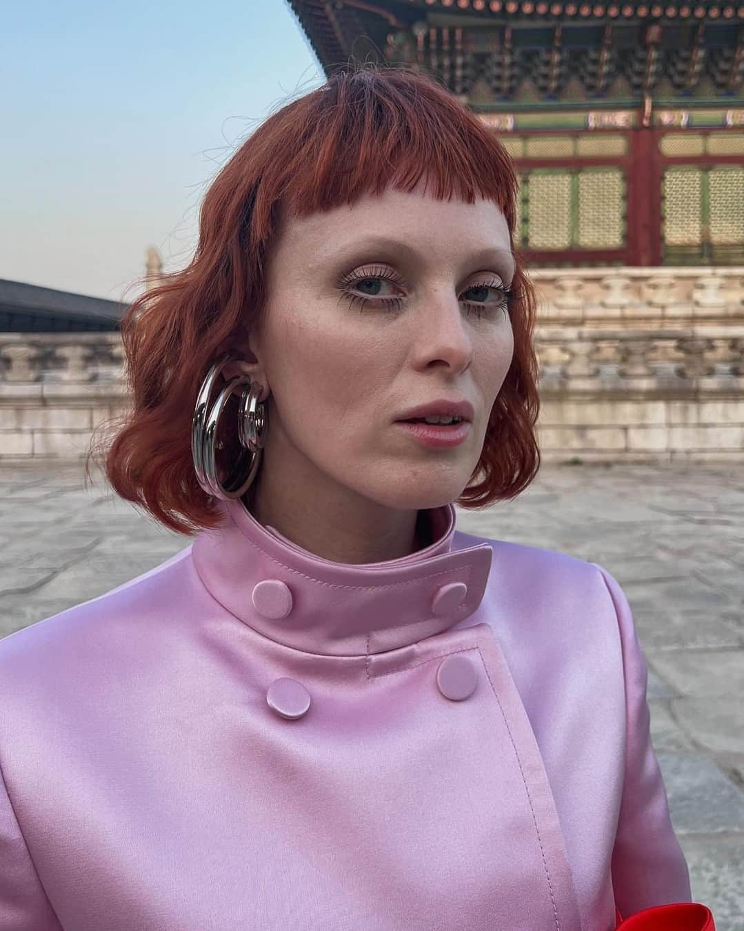 Vogue Beautyさんのインスタグラム写真 - (Vogue BeautyInstagram)「Today in Seoul, the fashion world’s favorite rising city, @Gucci held its resort 2024 show. Local icons including Sora Choi and Xumeen were joined by supermodels Karen Elson and Tasha Tilberg at the brand’s takeover of the historic Gyeongbokgung Palace.  Tap the link in our bio to see more. #regram @misskarenelson」5月17日 2時09分 - voguebeauty