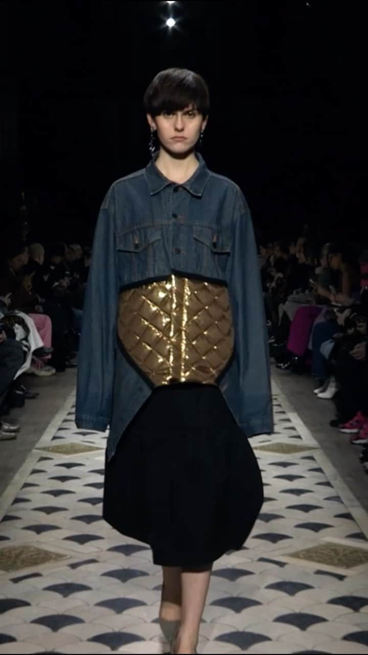 のインスタグラム：「One more look from FW 2018. the Backdrape Denim Jacket over a Rose Skirt. The clip has now music but in reality it was #thewildones by @suedehq , which is maybe my favorite song ever by one of my favorite bands ❤️‍🔥 #suede #dogmanstar  - - - - - - #lutzhuelle #lutz_backdrapedenim #lutz_roseskirt #coutureskirt #denim #recycledfashion #recycleddenim #jeanslovers #denimjackets #lookdujour #outfitinspiration #outfitoftheday #outfitdestages #lookdelgiorno #lookinspiration #lookperfeito #perfectlook #streetstyle #streetstyleinspiration」