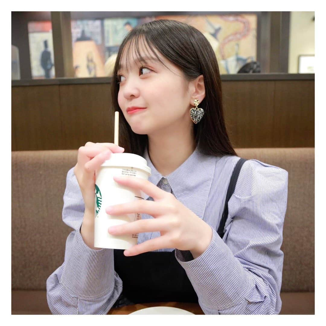 和智日菜子のインスタグラム：「・ ・ ・ ・  スタバヘビーユーザー☕️♡ 4月は気付かぬうちに20回も行ってたみたい（笑）  5月もすでに、14回行ってた😂笑 （1日2回行く時もある笑）  ほぼ毎日スタバ通ってて笑っちゃう🙂笑  ・  5月も、もう中旬か〜っっ💭 1ヶ月ってあっという間だね🥺🥺  #スターバックス #スタバ #ホワイトモカ #starbucks #starbuckscoffee #スタバしか勝たん #ポートレート #ポートレートモデル #撮影会モデル #シロクロ撮影会 #撮影モデル #スタバカスタム #アーモンドミルクに変更 #ファインダー越しの私の世界 #ファインダー越しの世界 #いいね返し #likesforlike #like4likes #instalike #lilybrown #リリーブラウン #淡色女子 #おしゃれさんと繋がりたい #おしゃれ好きな人と繋がりたい」