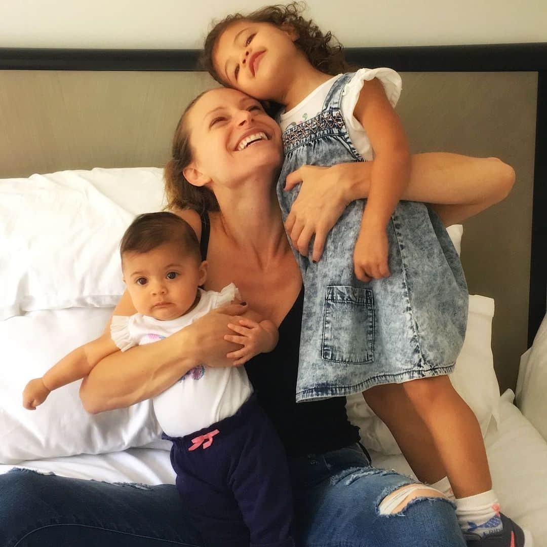 ドウェイン・ジョンソンのインスタグラム：「We celebrated our Johnson-Hashian mamas yesterday with some much deserved and well earned manis, pedis & special “avacado facials” from our two tiny tornadoes 🌪️ 🌪️😊❤️   But I wanted to tap back in here to deliver Mother’s Day flowers 💐 to our #1 mama @laurenhashianofficial who continues to be our babies grounded source of love, care, kindness, joy, laughs & mana.   She’s an absolute superwoman and I’m in a constant state of awe and respect for how incredible she is as a mom/mommy/mama — and I always say, if you got a good mom, then you got a good shot at turning out to be a good human being.   With Lauren as their mama, I know my babies have great odds on their side to grow up to be good humans ❤️   To my babies’ mama & all the mamas out there… Love and appreciate you with boundless respect and gratitude ~ dj xo   #IsntSheLovely」