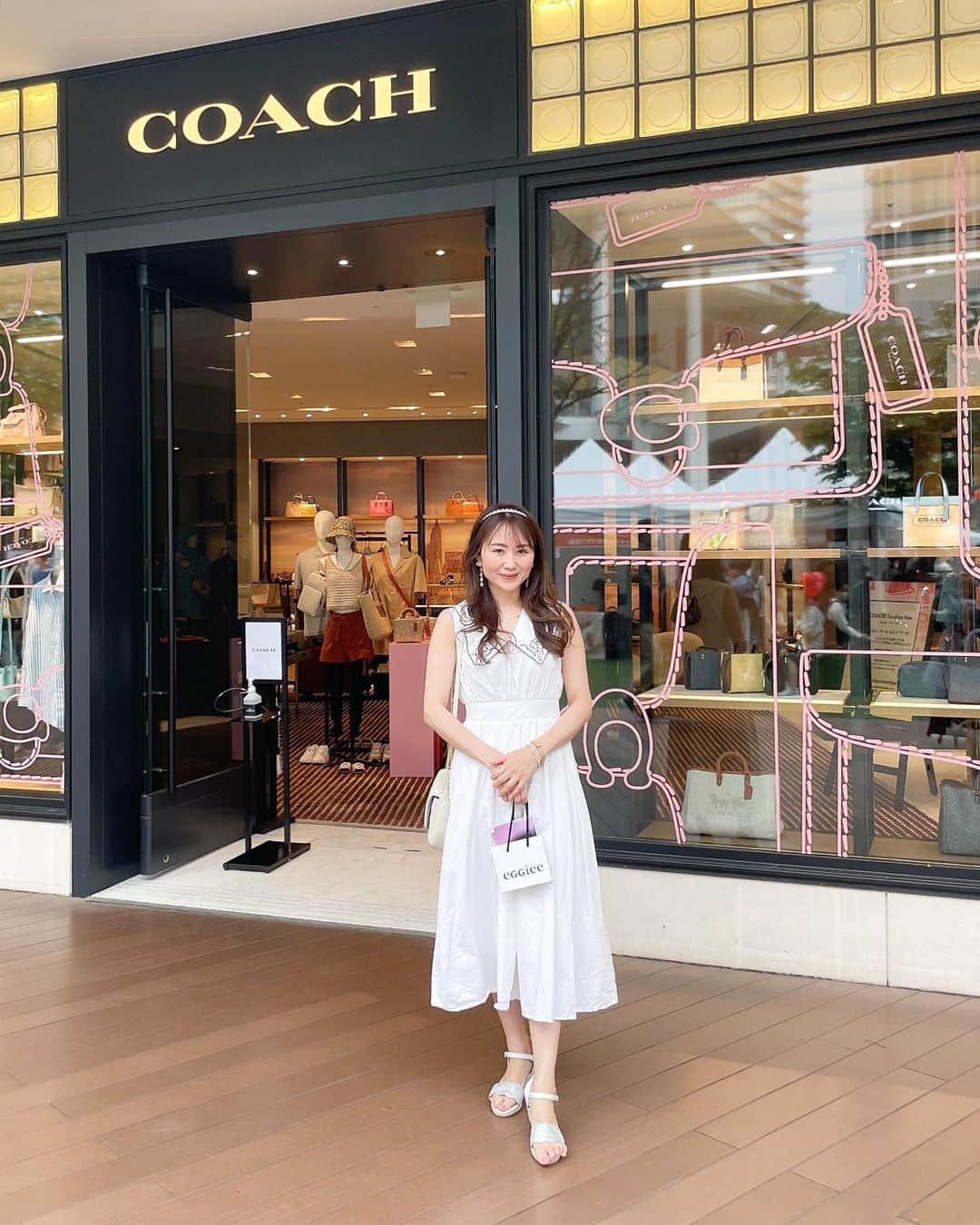 のインスタグラム：「先日ですが、川崎ラゾーナで開催された、K-Beauty Festaに行ってきました🩷  美意識の高い方の多い韓国🇰🇷 そして、このイベントでは 韓国のコスメ体験をメインに  パーソナルカラー診断、セルフ写真館、ステージイベント、景品抽選イベント なども同時に開催されました✨  まだ日本に上陸していない 韓国コスメのブースがずらりで  説明をお聞きしたり 試してみたり 盛りだくさんの内容でした！  さっそく、#eggiee (@eggiee.official )の リップをつけたら 子供に「ママ、赤いクリームたべた！」と 気づいてもらえました🤣  個人的には、 友人から韓国アイドルに人気のカラーと🩵教えてもらえて、 とても気分が良かったです😆  少しずつレビューもしていきます🫶  📍場所:lazonakawasakiplaza 2階広場  #kbeautyfesta  🫶参加コスメ🫶 #9wishes  #onedaysyou #fromnone #bylimu #hanorhanor #saatinsight #bardotlips #eggiee #manlikehomme #nuclid #sugarlab #maycoop #roseproject #sisterann #numbzin #cosmura #teastlim #olympiajapan  #韓国コスメイベント #推しコスメ #推しコスメ」