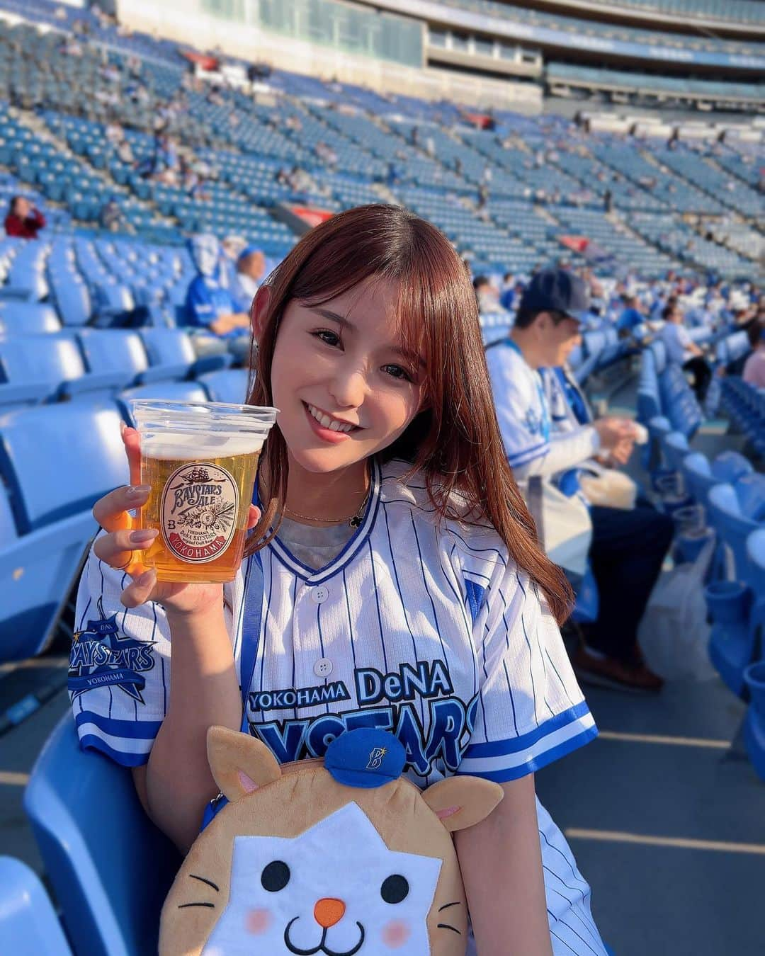 erinaのインスタグラム：「. . 酒飲み歓喜のビール半額デイ 今日から三日間飲みます🥹❤️❤️ . . #横浜 #ベイスターズ」