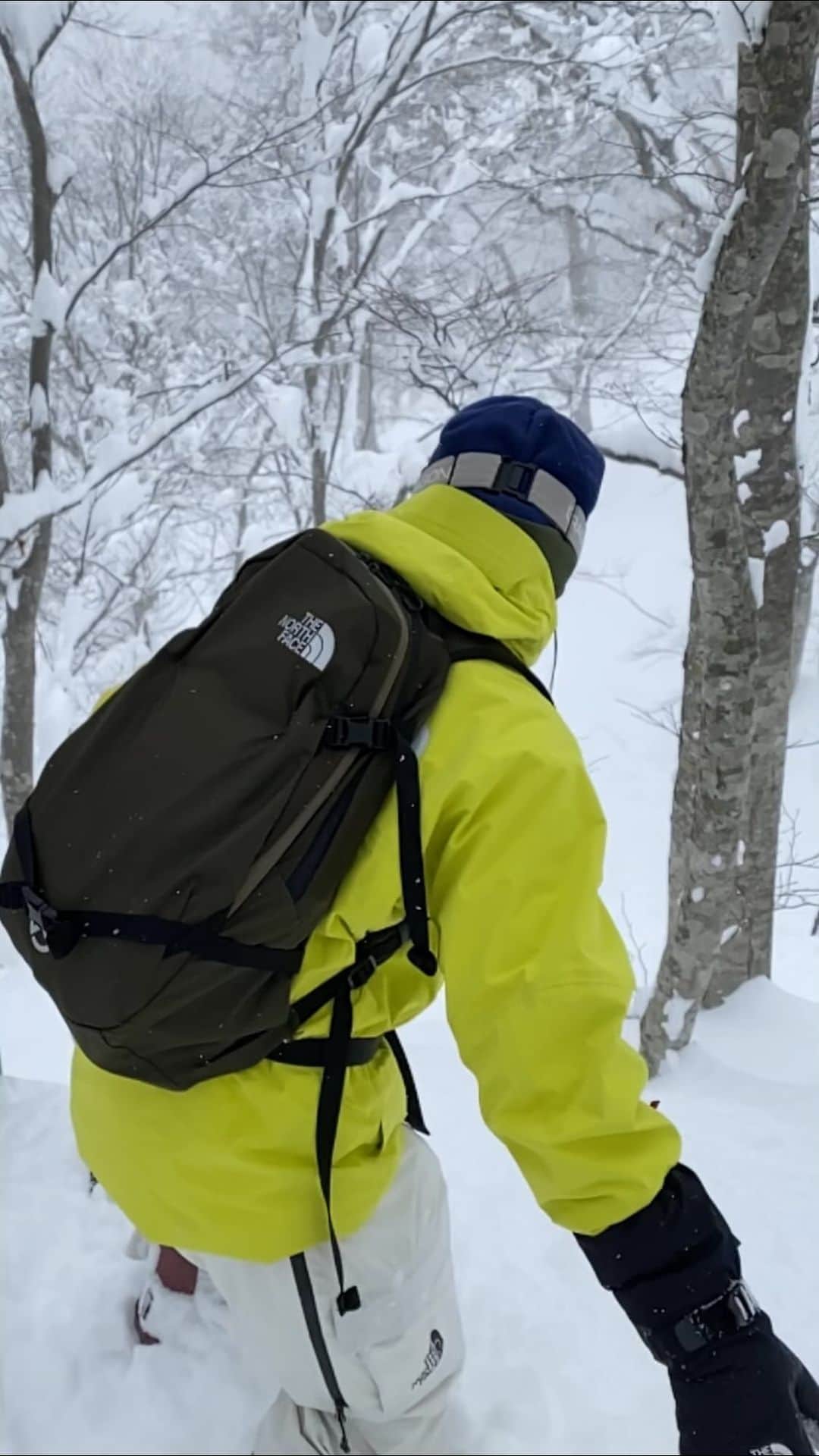 佐藤亜耶のインスタグラム：「. 🦅🦅🦅  📹 @natsuki___sato  📍 @sekionsen  #K2Snow #K2Snowboarding #K2snowboardingjapan  #k2passport  #K2albany」