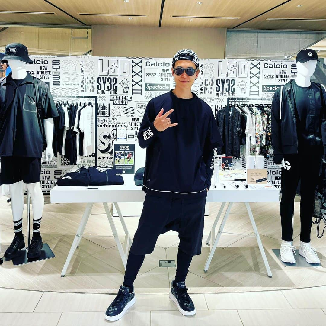 SHINPEIのインスタグラム：「SY32 by SWEET YEARS POP UP STORE “GINZA SIX”へ行ってきました！ ⁡ ファッションや文化の中心地とも言える銀座にも進出するブランドの姿勢、凄いです。 ⁡ そのまま運動出来る快適な着心地と、バシッと決まるスタイリッシュな服の造り ⁡ 大好きなブランドSY32を、これからも応援したいと思います！ ⁡ #SY32 #SY32bySWEETYEARS #Pallaetonda」