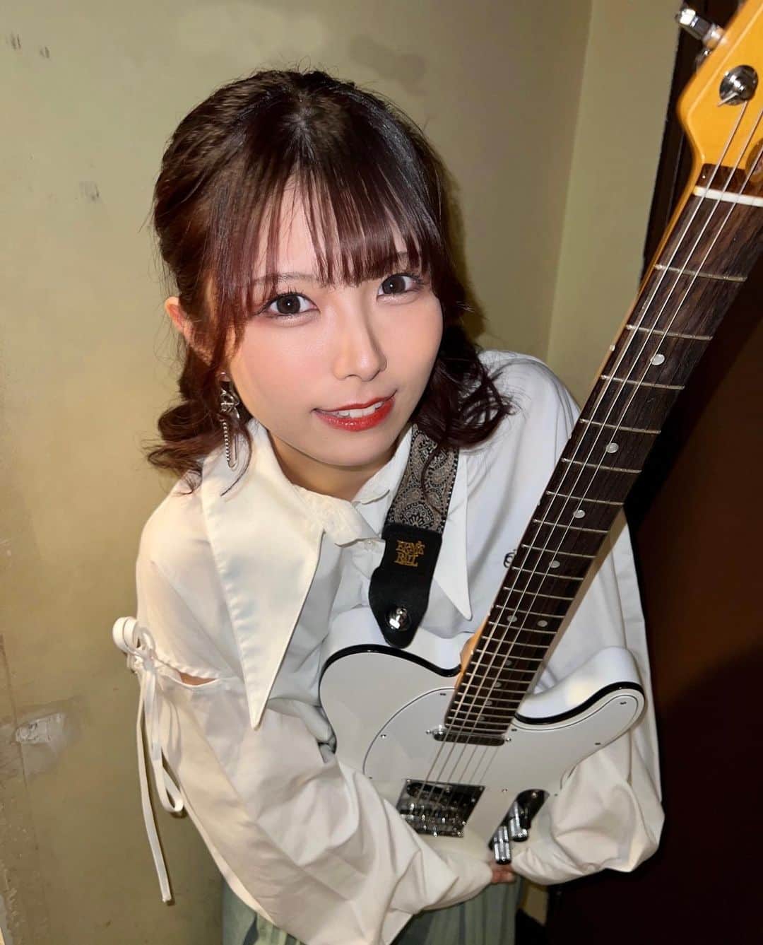 森脇加奈子のインスタグラム：「／ﾖｯ!! ＼  #Faulieu  #live #livephotography #guitar #vocal #guitarvocal #ギター女子 #ギターボーカル #guitarist #guitar #telecaster #Fender #Fender女子 #Fenderamerican #rock #rockband #band #girlsband #ガールズバンド#japanese #japanesegirl #photography #tagsforlikes #followme #팔로우미 #tfl」