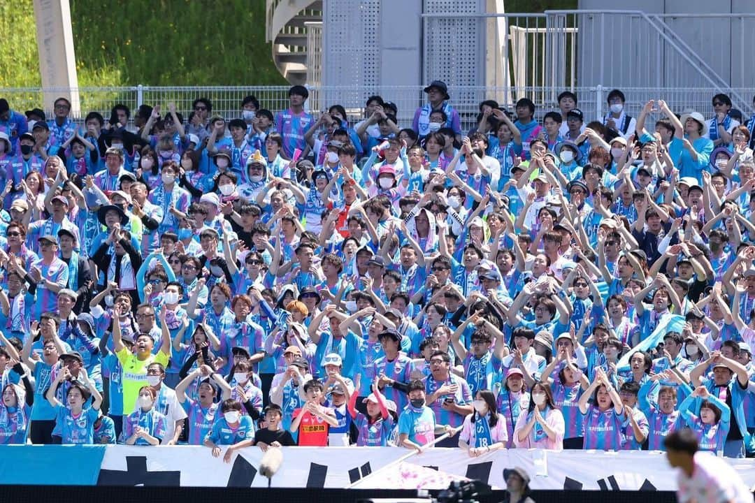 小川佳純のインスタグラム：「. 5/14(日)J1第13節vsアビスパ福岡 0-0 draw  九州ダービー  楽な試合ではありませんでしたが、みなさんの素晴らしい後押しのおかげで戦い抜くことができました！  連戦が終わり、また連戦が始まります。  引き続き選手の背中を押してあげて下さい。 よろしくお願いします！  #サガン鳥栖 #明治安田生命j1リーグ」