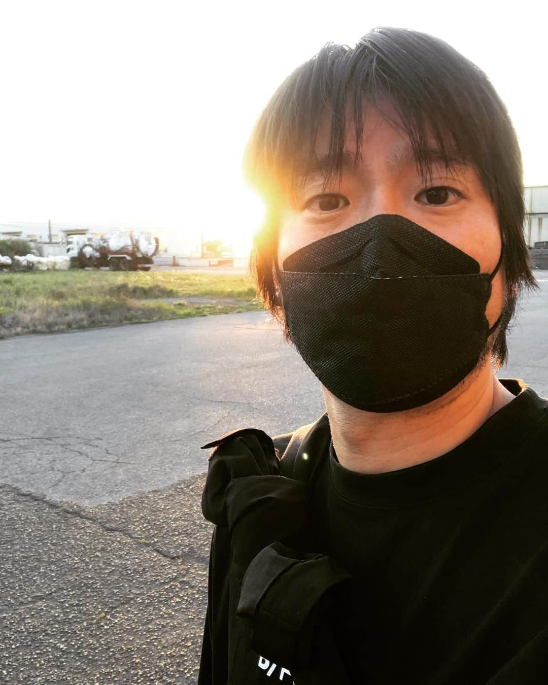 平沼紀久さんのインスタグラム写真 - (平沼紀久Instagram)「気がつけば夕日。  #ここ最近 #早朝からずっと倉庫で #撮影してる」5月16日 18時17分 - norihisahiranuma