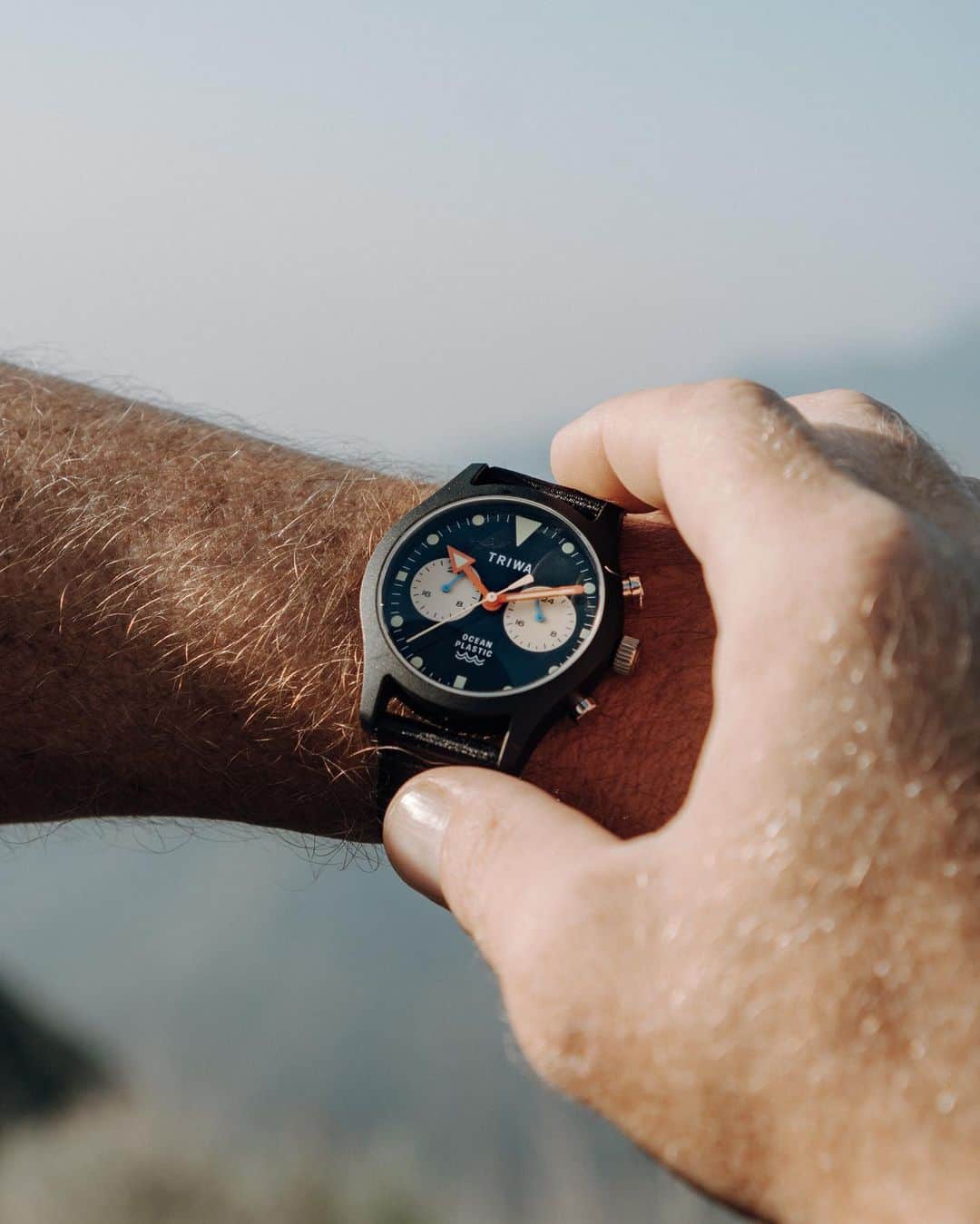 TRIWAさんのインスタグラム写真 - (TRIWAInstagram)「Explore the world, keep track of time zones. Ocean Timer available at triwa.com 🗻  Made from recycled ocean plastic.  📷 @veranording」5月16日 18時24分 - triwa
