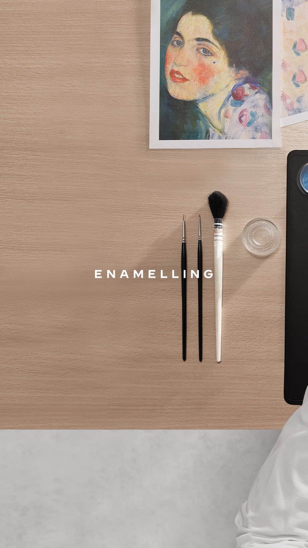 ジャガールクルトのインスタグラム：「An art touching the heart, the hand and the soul. #InTheMaking _ In The Making, Enamelling. Discover watchmaking like never before.. _ More than art, the miniature enamelling requires an important technical dimension. Enameled watches are genuine works of art which will be preserved and handed down from generation to generation.  _ #JaegerLeCoultre #InTheMaking #Craftsmanship #SavoirFaire」