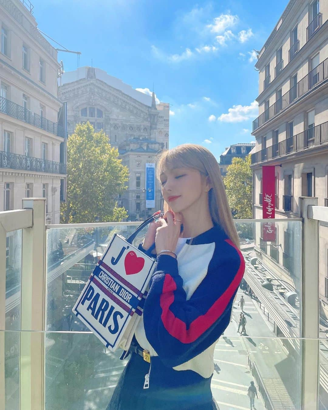 MIRIのインスタグラム：「I ♥️PARIS  初パリが最高過ぎたんよ🌹  オシャレしてたら みんな褒めてくれるし最高🥐  バターうまいし😋  #paris #dior #invitation  #plazaathenee  #trip #hotel  #galerieslafayette  #🇫🇷 #海外 #旅行  #france #fashion #fashionweek  #ディオール #招待 #フランス #パリ #ファッションウィーク  #ファッション #パリコレ #dinner #🍽 #お散歩 #alldior #観光 #パリ旅行」