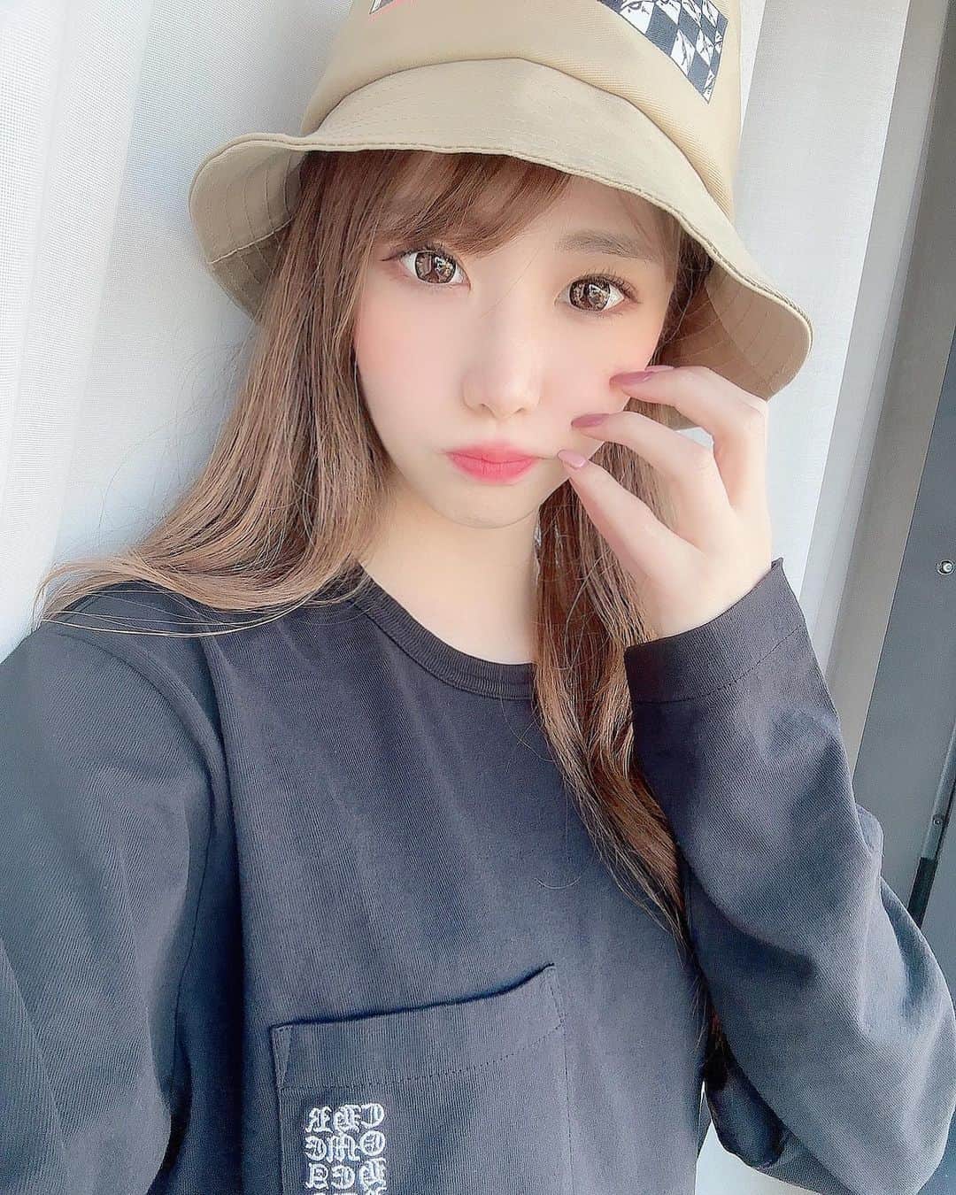 Reiのインスタグラム：「毎月韓国行きたい🥹✈️ (やりたかったポーズとなんか違う)  . .  #🇰🇷」