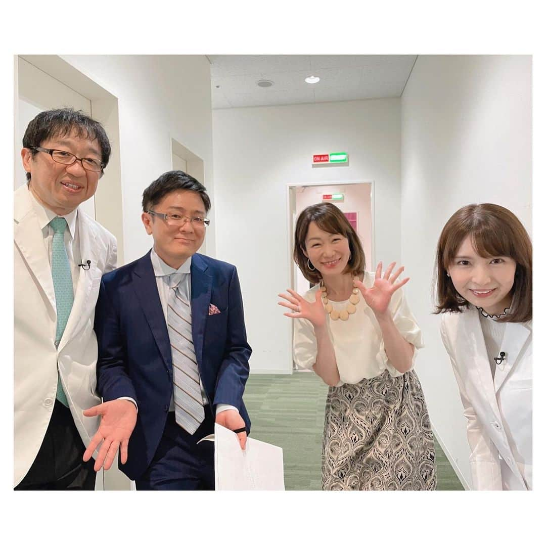 川村優希さんのインスタグラム写真 - (川村優希Instagram)「昨日は読売テレビ『かんさい情報ネットten.』にコーナー出演させて頂きました。 5月17日は高血圧の日ということで高血圧や血管トラブル、薬の話、医学のユニークな新常識など、森田豊先生とお話しました。  合間の時間に奥野史子さんと嵩原安三郎弁護士とも写真を撮れました📷 実は結構バタバタの中の写真なんです。  ご覧くださった方々どうもありがとうございました✨  #かんさい情報ネットten」5月16日 18時36分 - yuki.kawamura.official