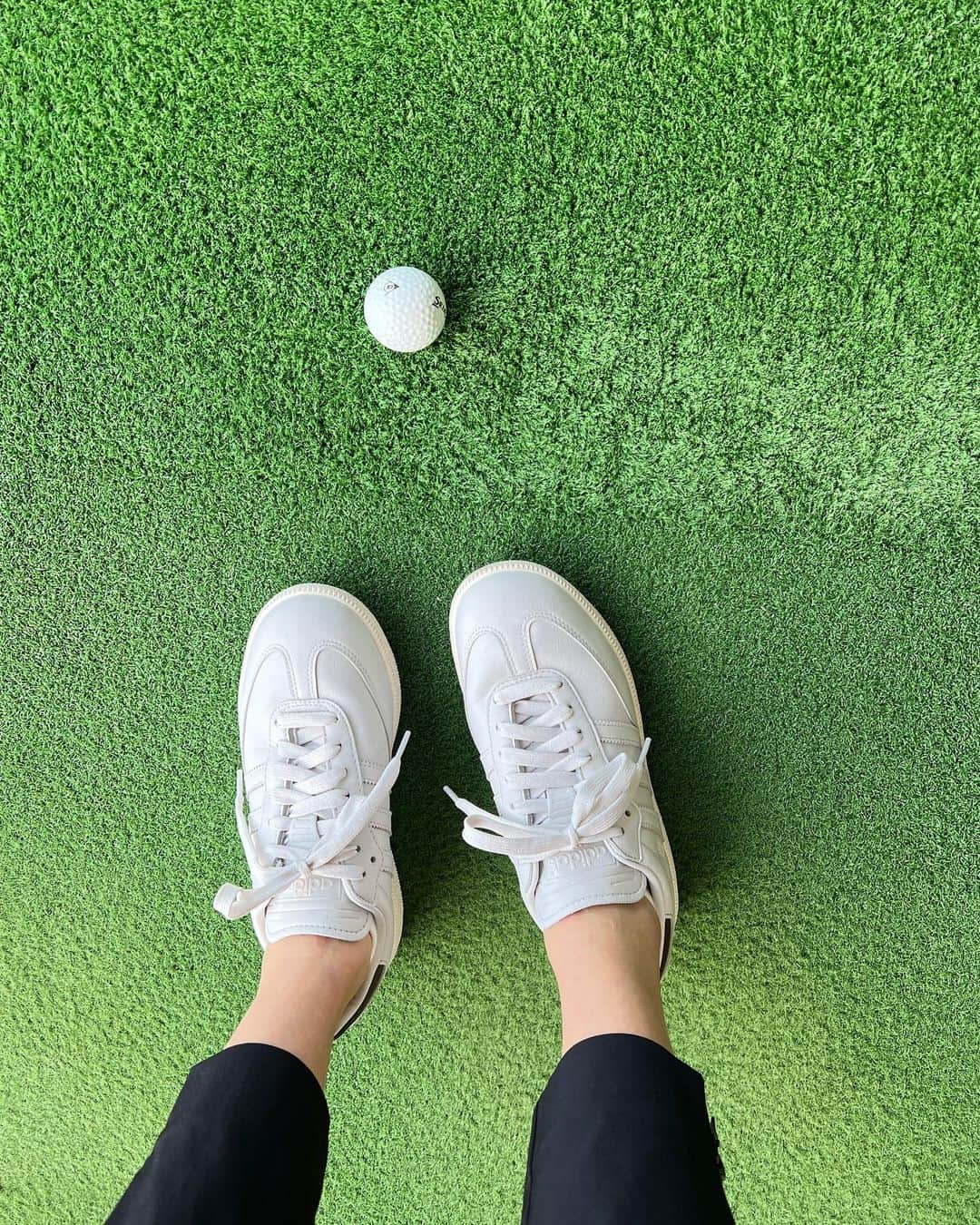 高沢奈苗さんのインスタグラム写真 - (高沢奈苗Instagram)「.  コンパクトスイング🏌️‍♀️ のつもりだったけど、全然だった🙌  テイクバックで腕上げすぎないよう意識してる🏌️‍♀️（けどまだダメ）  シューズは @adidasgolf のSAMBA GOLF🩶  練習シューズはだいたいアディダスのスパイクレスシューズを履いてるよ😇👟  .  .  #ゴルフ練習 #打ちっぱなし #ゴルフ女子 #スイング碑文谷 #アディダスゴルフ #サンバゴルフ #ドライバーショット #アイアンショット #adidasgolf #sambagolf #lovecallaway #golfswing」5月16日 18時48分 - nanaetakasawa