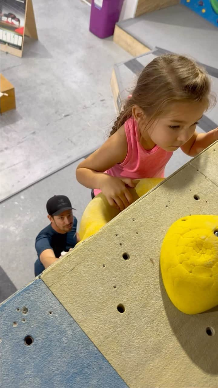 ケーシー・ストーナーのインスタグラム：「Great to get out and climb with the kids! #bouldering」