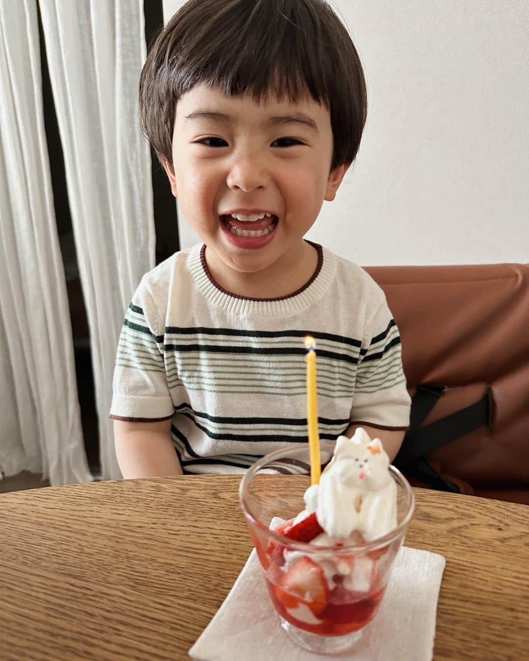 ちょびさんのインスタグラム写真 - (ちょびInstagram)「目があるものは、基本食べられない人👦🏻 大体いつも顔だけ残して見てないところでわたしが食べる🤝🏻  可愛くて、愛おしくてたまらない気持ちで溢れる🤍🤍  #fashion#ootd#fub#男の子#おとこのこ#男の子ママ#おとこのこママ#ママスタグラム#まますたぐらむ#おうち時間#おうち時間を楽しむ#iwasthere_rosoku」5月16日 18時46分 - kaoriririn15