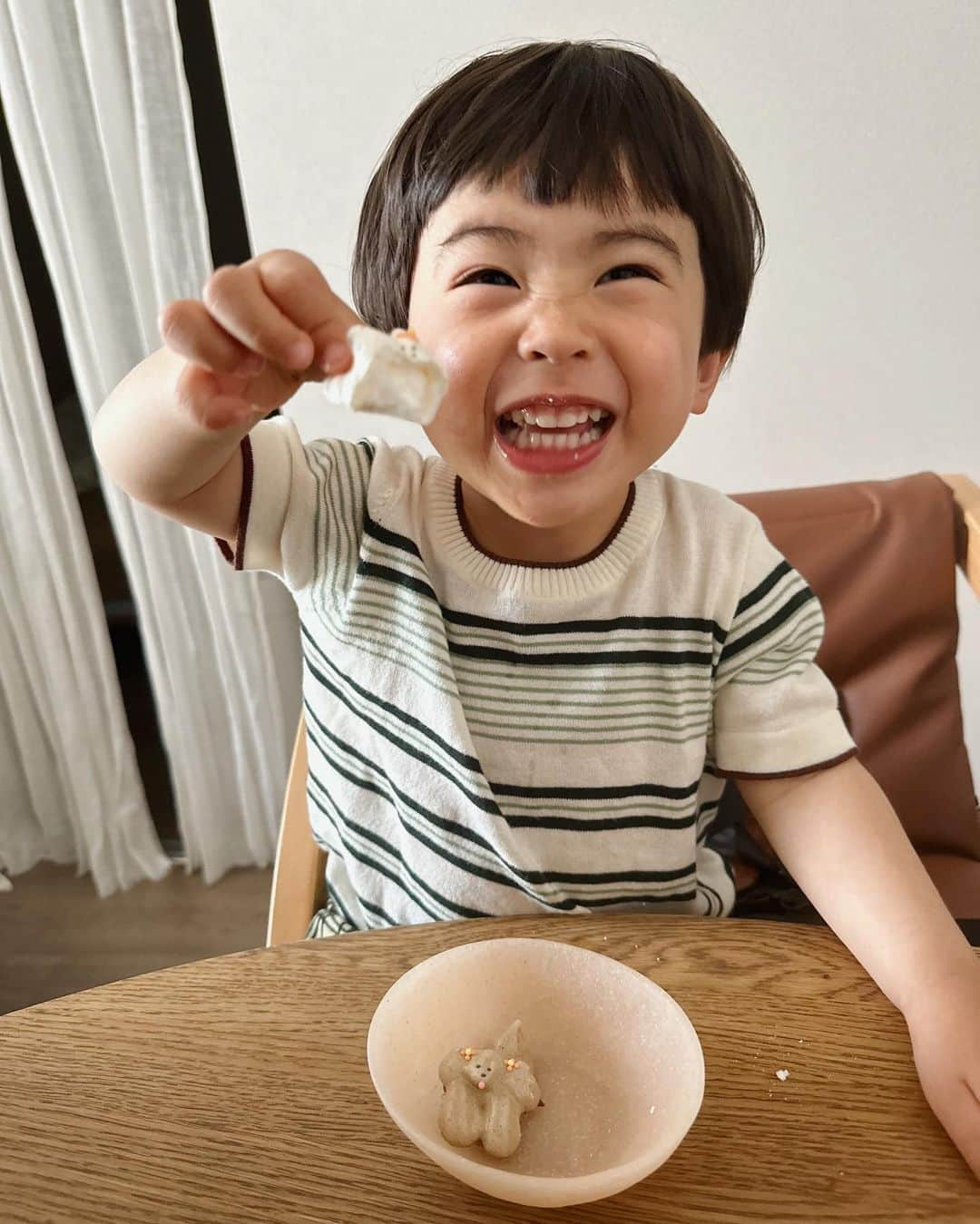 ちょびさんのインスタグラム写真 - (ちょびInstagram)「目があるものは、基本食べられない人👦🏻 大体いつも顔だけ残して見てないところでわたしが食べる🤝🏻  可愛くて、愛おしくてたまらない気持ちで溢れる🤍🤍  #fashion#ootd#fub#男の子#おとこのこ#男の子ママ#おとこのこママ#ママスタグラム#まますたぐらむ#おうち時間#おうち時間を楽しむ#iwasthere_rosoku」5月16日 18時46分 - kaoriririn15