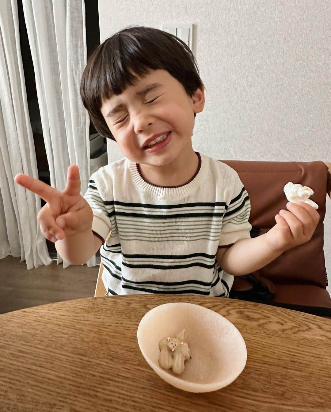 ちょびさんのインスタグラム写真 - (ちょびInstagram)「目があるものは、基本食べられない人👦🏻 大体いつも顔だけ残して見てないところでわたしが食べる🤝🏻  可愛くて、愛おしくてたまらない気持ちで溢れる🤍🤍  #fashion#ootd#fub#男の子#おとこのこ#男の子ママ#おとこのこママ#ママスタグラム#まますたぐらむ#おうち時間#おうち時間を楽しむ#iwasthere_rosoku」5月16日 18時46分 - kaoriririn15