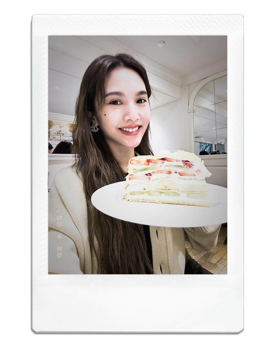 レイニー・ヤンのインスタグラム：「We had a good time last month之the last day💛  #時間過得很快 #五天就這樣結束了 #下次再旅遊會是什麼時候呢」