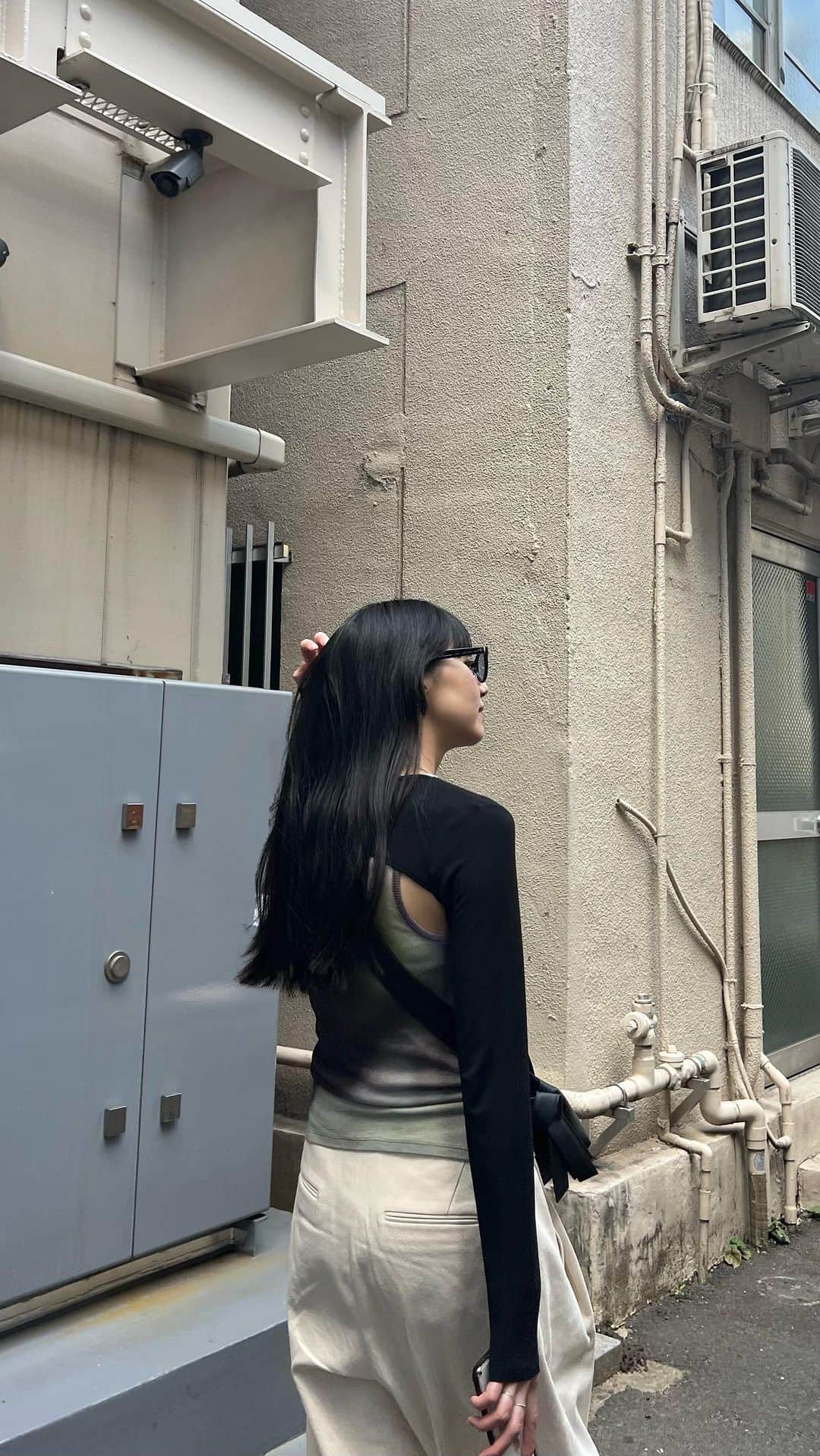 Shiho Sasakiのインスタグラム：「🚶‍♀️ outfit✌︎ Tops @determ_official  Tank @palomawool  bottom @shop_amomento  sneakers @hoka_japan  bag @acnestudios  eyewear @eyevan_official   #outfit #snap #私服」