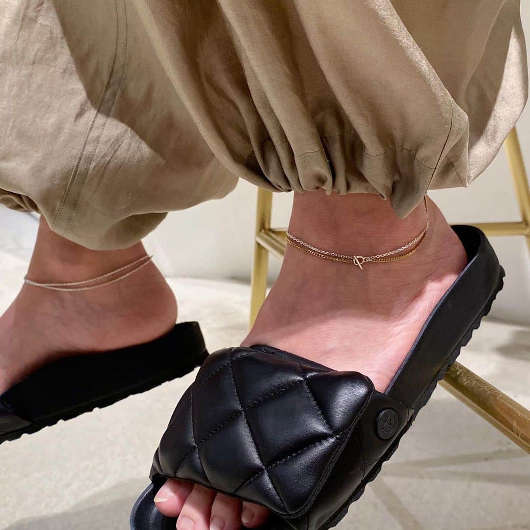 のインスタグラム：「＜poda＞ × ＜H BEAUTY&YOUTH＞ CHAIN ANKLET ¥19,800 DOUBLE CHAIN ANKLET ¥19,800  #H_beautyandyouth #エイチビューティアンドユース @h_beautyandyouth  #BEAUTYANDYOUTH #ビューティアンドユース #Unitedarrows #ユナイテッドアローズ #poda」