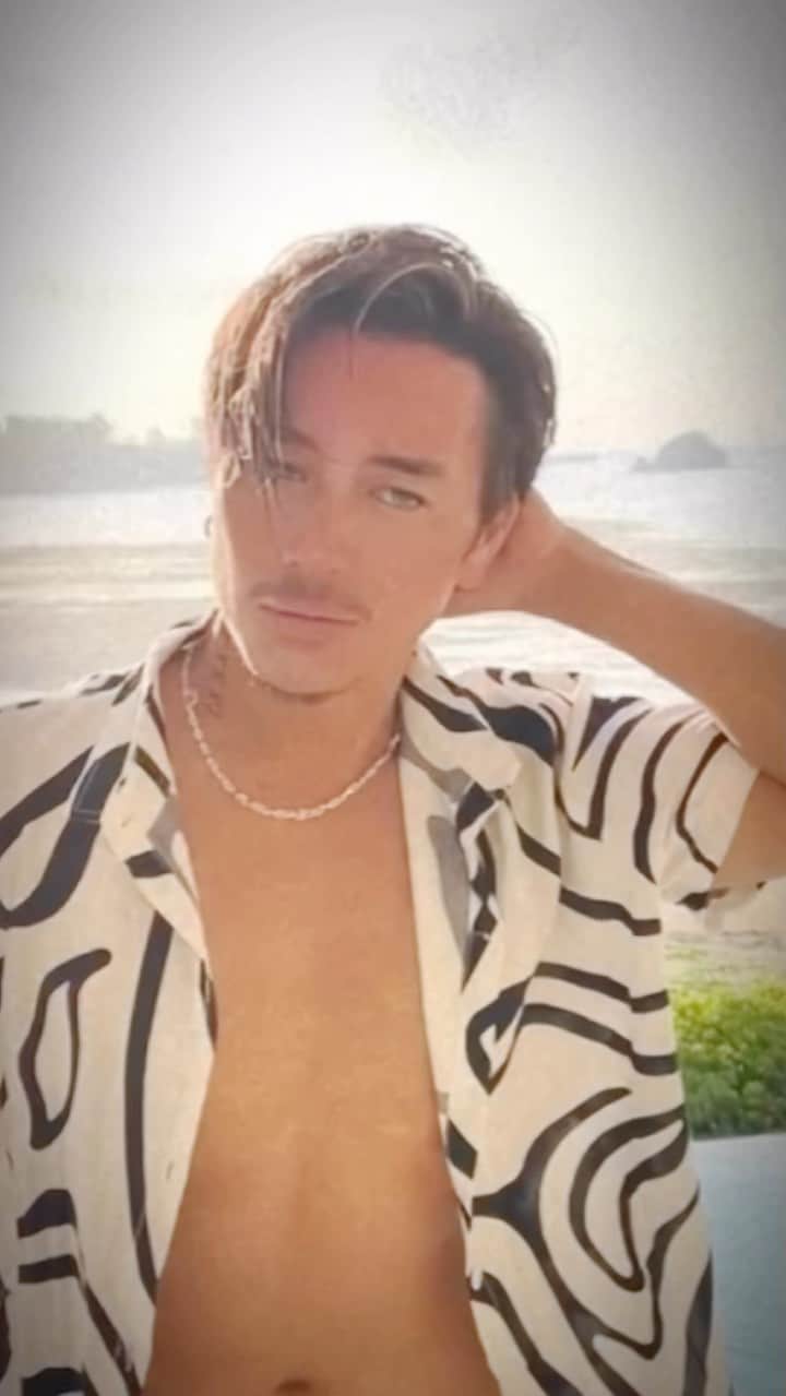 のインスタグラム：「シラフとのギャップ。 こんな男性はお好きですか？  #シラフとのギャップ  #二重人格　#酔っ払うとアホになる  #でも楽しいよきっと」