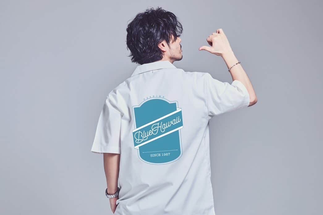 GASHIMA さんのインスタグラム写真 - (GASHIMA Instagram)「Blue Hawaii Shirt 着用写真を公開しました🌴  このあと20:00〜 予約受付開始 whitejam.theshop.jp」5月16日 19時00分 - gashima