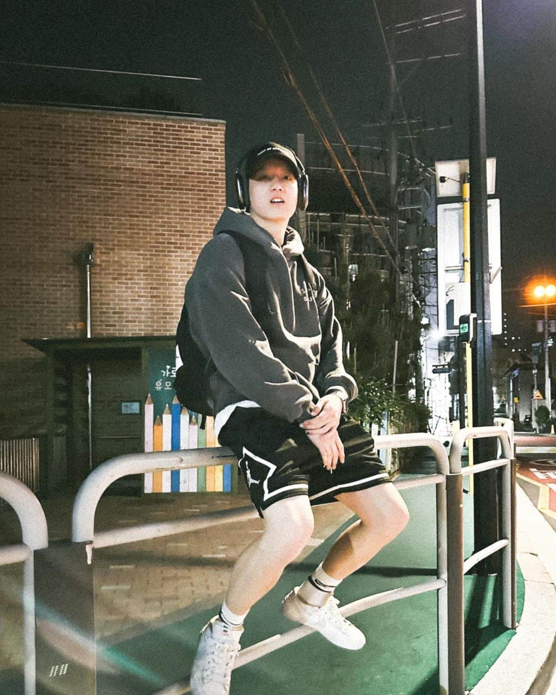 プニエル さんのインスタグラム写真 - (プニエル Instagram)「Can only wear hoodie/shorts at night now! Korea is getting hot 😢  이제 후드티/반바지 밤에만 입을수있어! 날씨 너무 더워지고있어 😢」5月16日 19時13分 - btobpeniel