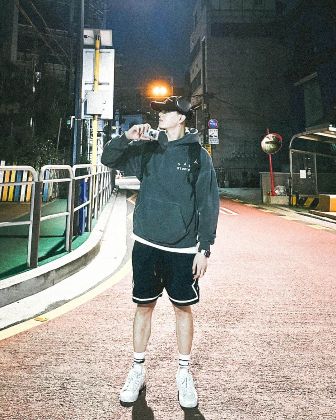 プニエル さんのインスタグラム写真 - (プニエル Instagram)「Can only wear hoodie/shorts at night now! Korea is getting hot 😢  이제 후드티/반바지 밤에만 입을수있어! 날씨 너무 더워지고있어 😢」5月16日 19時13分 - btobpeniel