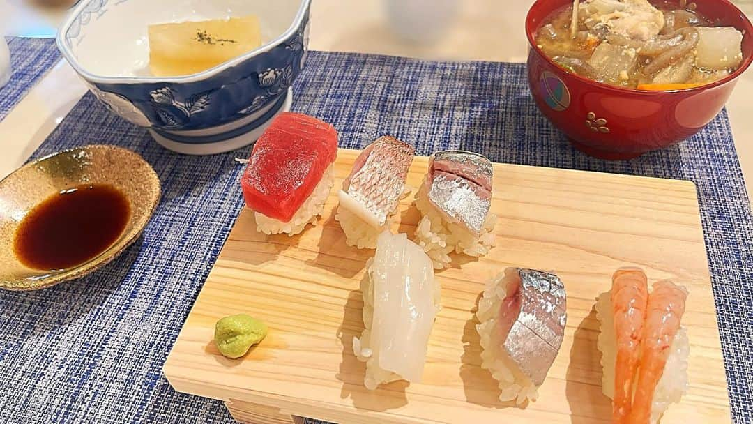 神崎りのあさんのインスタグラム写真 - (神崎りのあInstagram)「家族でお寿司屋さんごっこした🍣  ■お寿司 ■豚汁 ■大根煮物  お米は『りのあ米』を固めに✨ ご飯握るの楽しかった💓  #りのあクッキング  #目指せ５万フォロワー #応援よろしくです  #神崎りのあ #Japanesegirl #JapanesCosplayer #sexy #コスプレ #Kawaii #Cosplay #Rinoa #Kanzaki  #Sexygirl #Seikei #整形 #総額 #2500万 #Bijin #日本 #コスプレイヤー  #添い寝お姉さん #SleepGirl #私を布教して  Instagram」5月16日 19時06分 - rinoa_kanzaki