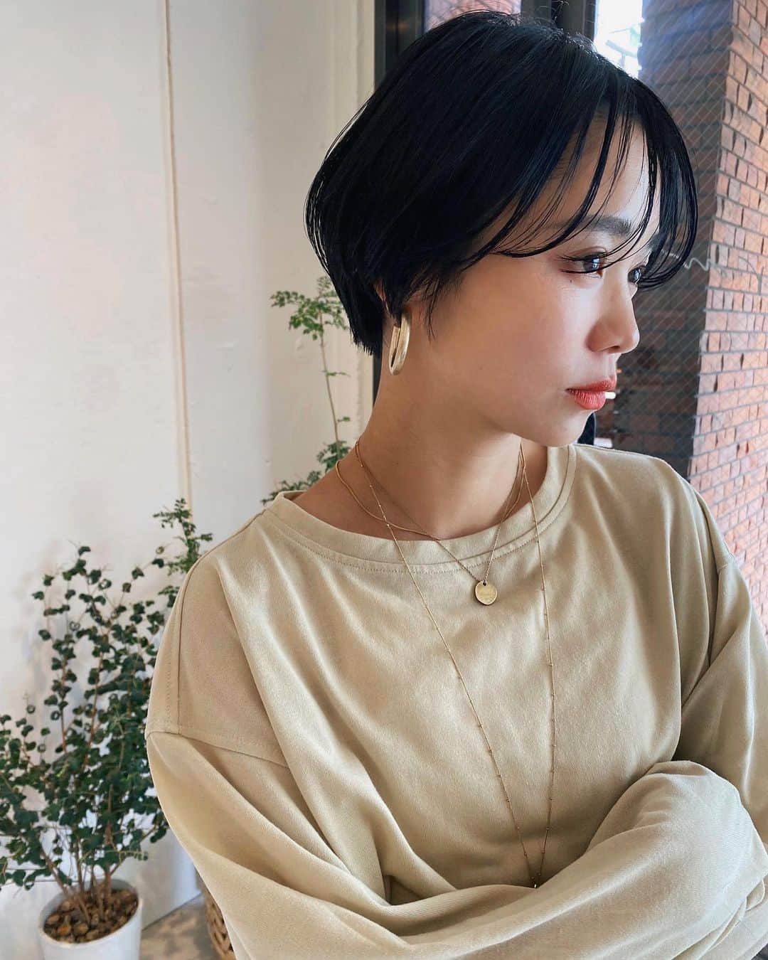 忍舞のインスタグラム：「3ヶ月ぶりの✂︎  襟足伸びまくってたし 白髪も伸びまくってたし  すっきり✨ この日はこの後にマツパも」