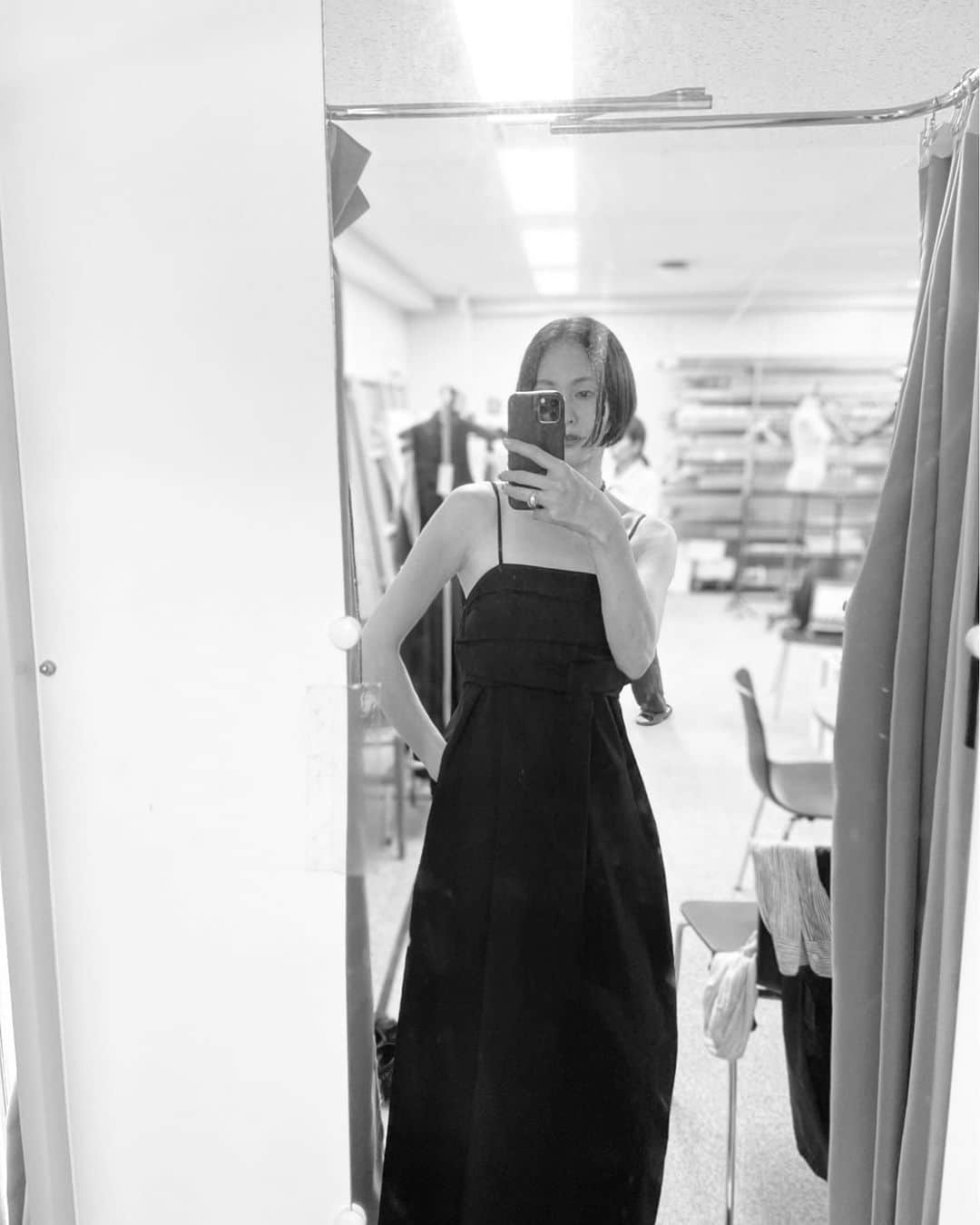 二ノ宮和佳子のインスタグラム：「🖤  #camidress #aewenmatoph」