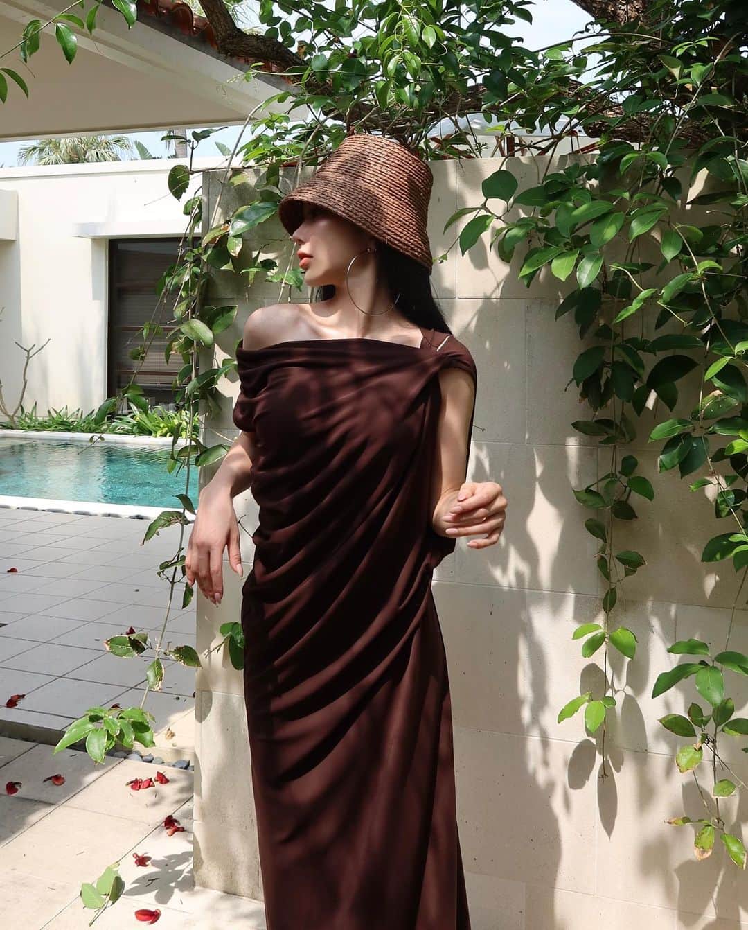 梯真奈美さんのインスタグラム写真 - (梯真奈美Instagram)「たっぷり入ったドレープの落ち感が女心をくすぐる一枚。  着心地は楽ちんでリラックスしていられるドレスなの♡  #JOSEMOON」5月16日 19時20分 - official_manami