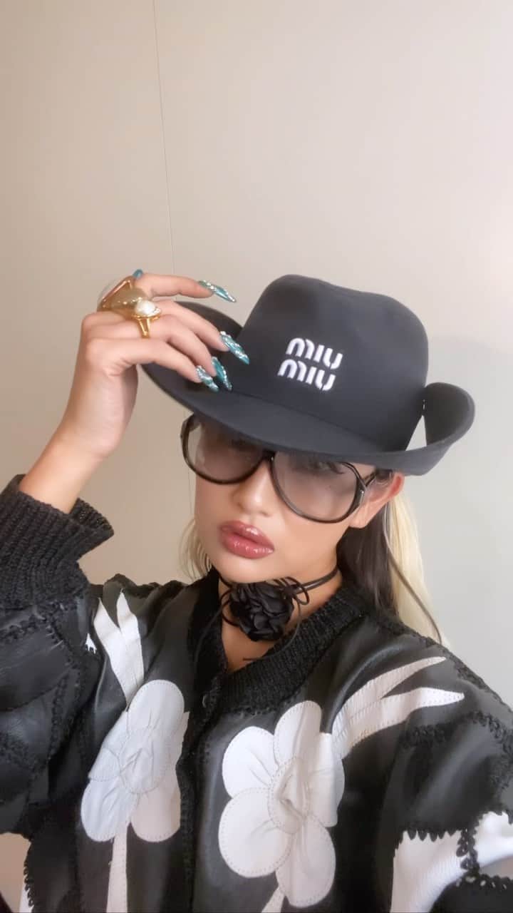 moanaのインスタグラム：「@miumiu cowboy🫦  #new#hat#fashion#style#miumiu  #miumiu#reels#reelsinstagram#new #instagram#instagramreels」