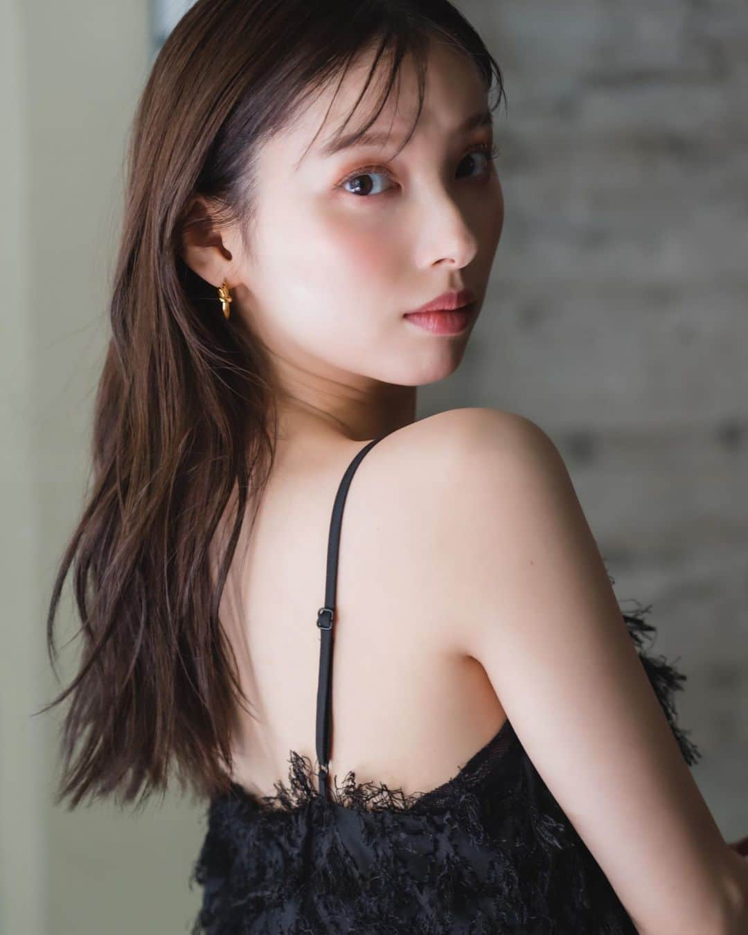 谷川菜奈さんのインスタグラム写真 - (谷川菜奈Instagram)「フリンジ🖤🖤 1枚でも、中にインナー着ても可愛い😚 op @leannofficial 5/25発売」5月16日 19時26分 - pechi.130