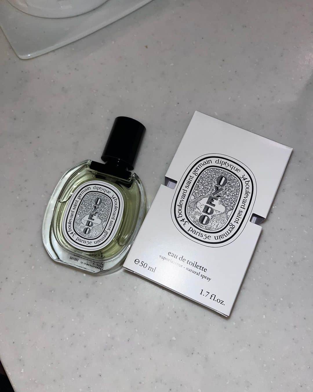 武イリヤのインスタグラム：「new  diptiqueの香水はこれで2個目 買いたかった他の匂いではなく他のも試してみたらこれが結構良くて買ってしまった、、、 34までの道のりは長い🌞 . . #香水　#香水コレクション #diptique」