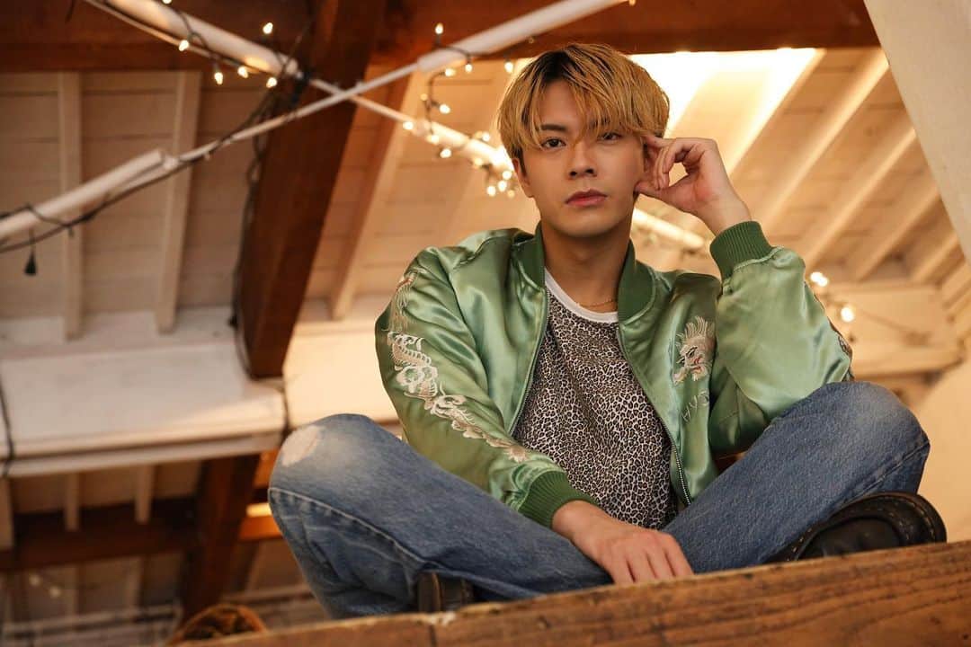 中尾暢樹のインスタグラム：「今月のブロマイドのアザーです！ 金髪だ…！」