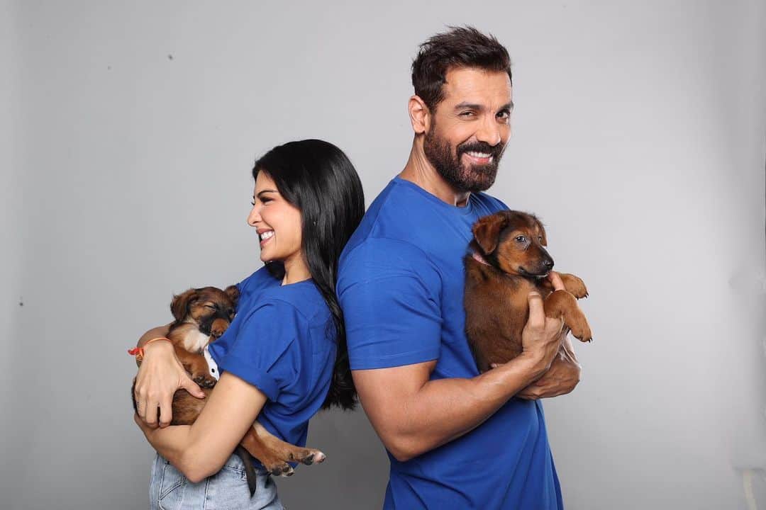 Jacqueline Fernandezさんのインスタグラム写真 - (Jacqueline FernandezInstagram)「@jf.yolofoundation is so happy to have @thejohnabraham (thank you John!!) on board for Yolo for Animals!! An initiative to help stray animals with sterilisation and adoption! 🙏🙏 stay tuned for more updates on how you can help too!! 💙💙💙 thank you @mitalisboardandtrain for the cutest Zhandu and Rasgulla today, we have seriously fallen in love with them!!!」5月16日 19時34分 - jacquelienefernandez