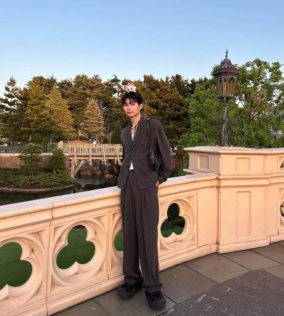 鈴木志音のインスタグラム：「Disneyland🏰🩶   #おんおん日記」