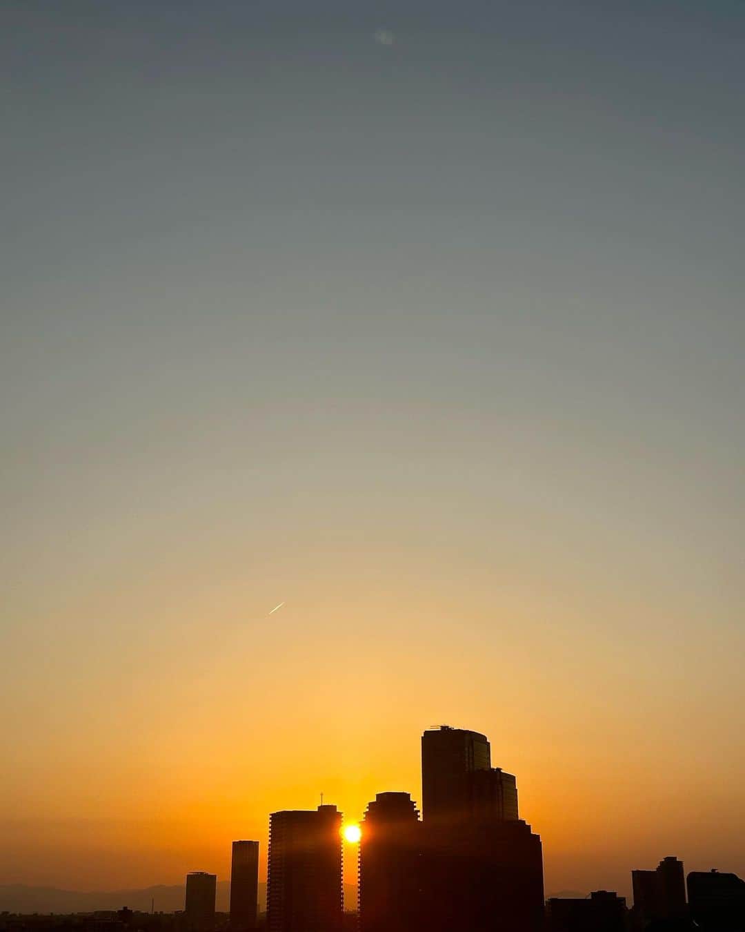 のインスタグラム：「sunset🤍✨」
