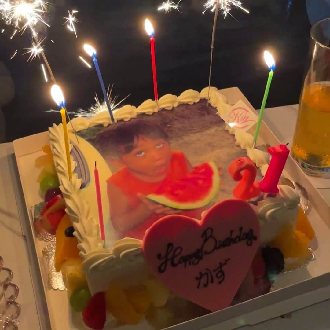 松本和志のインスタグラム：「21歳になりました みんなにめちゃくちゃ祝ってもらって二日酔い 友達からもファンからも祝ってもらって幸せだなって感じてます 21歳の俺もとことん夢に向かって頑張る」