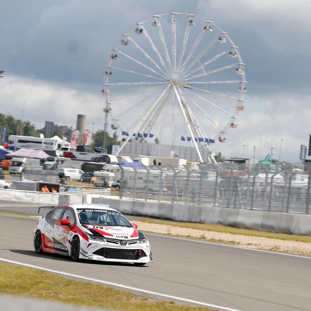Toyota team thailandさんのインスタグラム写真 - (Toyota team thailandInstagram)「🚗🇹🇭TGRTT กับการป้องกันแชมป์โลกสมัยที่ 4 รายการมาราธอนสุดโหด 24 ชั่วโมง 51th ADAC 24h Race Nürburgring วันที่ 18-21 พฤษภาคมนี้ Nürburgring สนามแข่งขันในตำนานตั้งอยู่ที่เมืองนูร์เบอร์ก ประเทศเยอรมนี ที่นักแข่งและทีมแข่งรถยนต์ทั่วโลกอยากจะไปสัมผัสประสบการณ์ความท้าทาย ความหฤโหดและอันตรายเป็นอันดับต้นๆ ของโลก กับความยาวสนามกว่า 25 กม. 73 โค้ง  กับการครบรอบ 10 ปี ของทีมกับการเดินทางไปลงแข่งขันในสนาม Nürburgring สร้างผลงานและชื่อเสียงมากมายให้กับประเทศ ยกระดับวงการมอเตอร์สปอร์ตไทยให้เป็นที่รู้จักในระดับโลก TGRTT จะใช้รถ TOYOTA Corolla Altis GR Sports 2 คัน หมายเลข 119 ขับโดย arto, MadCow, Man, Ton และ 120 ขับโดย Jum, Hong, Kawamura ที่ในปีนี้จะมีทีมร่วมลงแข่งขัย 136 ทีมด้วยกัน ร่วมเป็นส่วนหนึ่งในความสำเร็จของคนไทยในวงการมอเตอร์สปอร์ตระดับโลก🇹🇭」5月16日 19時43分 - toyotagazooracingteamthailand
