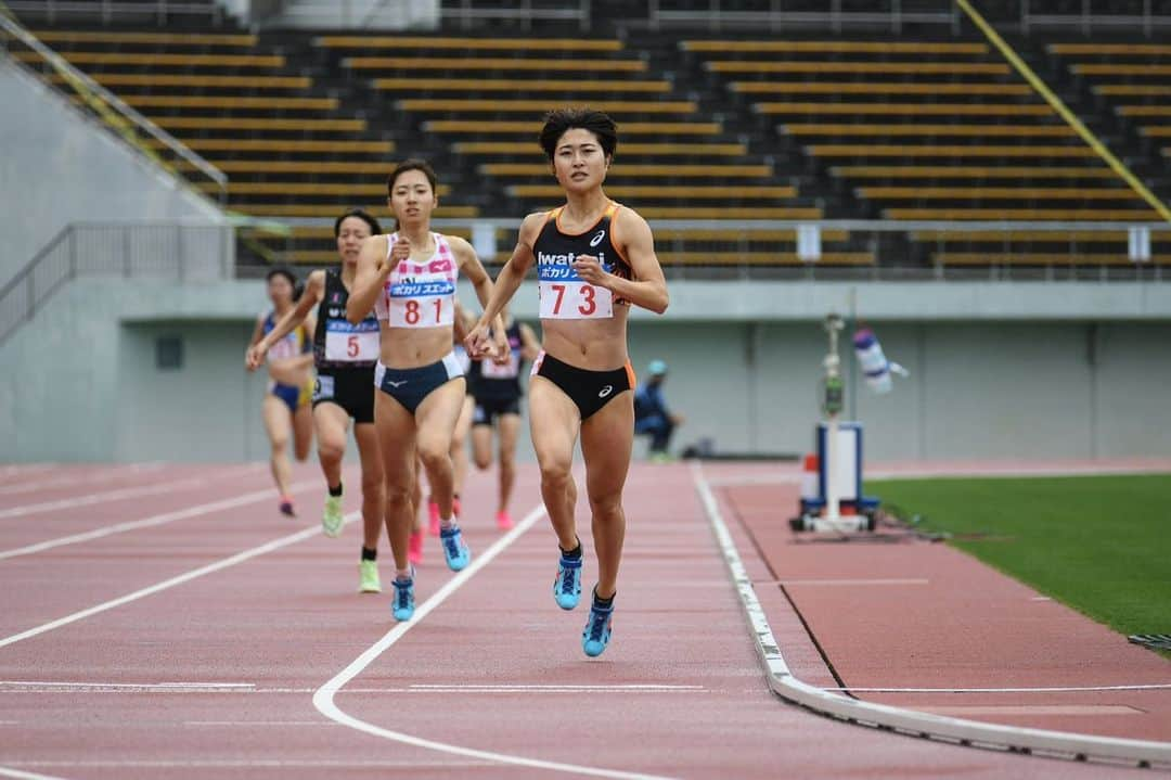 塩見綾乃さんのインスタグラム写真 - (塩見綾乃Instagram)「・ 関西実業団  800m🥇400m🥈マイル🥇 連戦からの1日3種目さすがにきっつい🫠笑 来年も頑張ります😇  マイル2連覇✌️」5月16日 19時44分 - shioajiiii