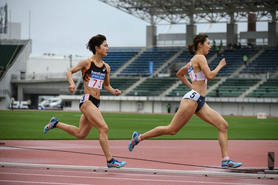 塩見綾乃さんのインスタグラム写真 - (塩見綾乃Instagram)「・ 関西実業団  800m🥇400m🥈マイル🥇 連戦からの1日3種目さすがにきっつい🫠笑 来年も頑張ります😇  マイル2連覇✌️」5月16日 19時44分 - shioajiiii