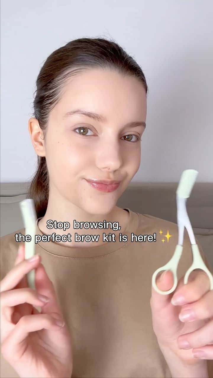 SHEINのインスタグラム：「Stop browsing, the perfect brow kit is here! ✨   Ideal for beginners and advanced users alike, this set combs, clips and trims eyebrows with ease so that you can find the shape that suits your face flawlessly✂😊  🔎13653806  #saveinstyle #SHEIN #SHEINbeauty #SHEINpersonalcare」