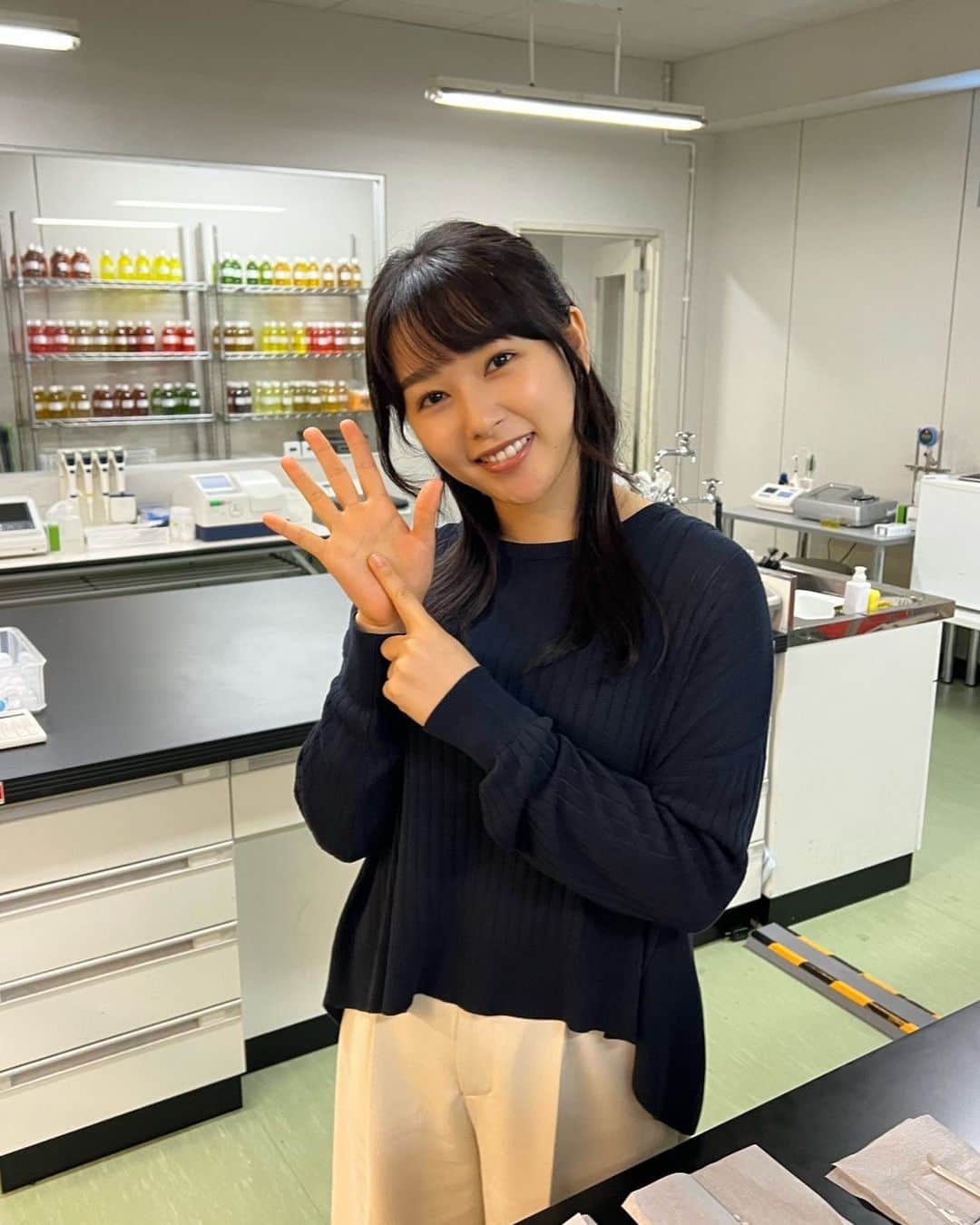 桜井日奈子のインスタグラム：「日テレ水10ドラマ「それってパクリじゃないですか？」第6話のゲストに呼んでいただきました😉  大学生してます、 ぜひご覧ください🧪  #それパク」