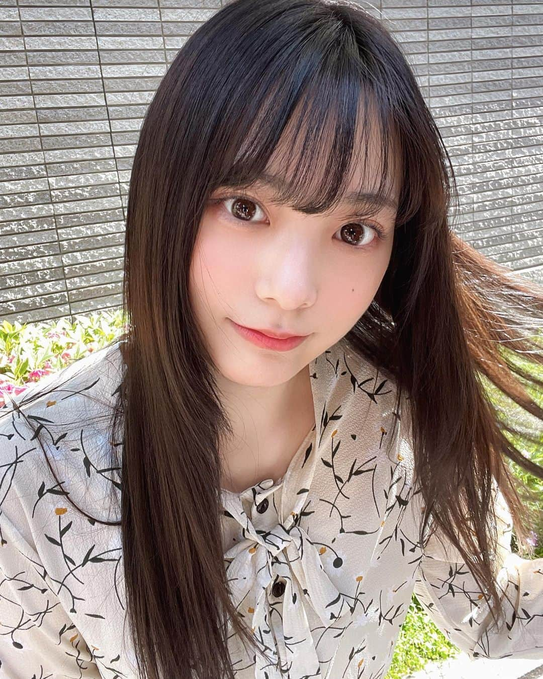 李始燕のインスタグラム：「5月16日(今日)生まれの天使👼  .  .  .  .  .  .  .  .  .  .  .  .  .  #00 #00line #00년생 #22歳 #23 #ootd #fyp #fypシ #daily #osaka #japan #korean #関西 #大阪 #韓国 #韓国ファッション #韓国語 #ワンピースコーデ #ワンピース #ロングヘア #ストレートヘア #원피스 #원피스 #오사카 #오사카여행 #일본여행 #일본 #생일 #誕生日 #誕生日プレゼント #생일케이크」