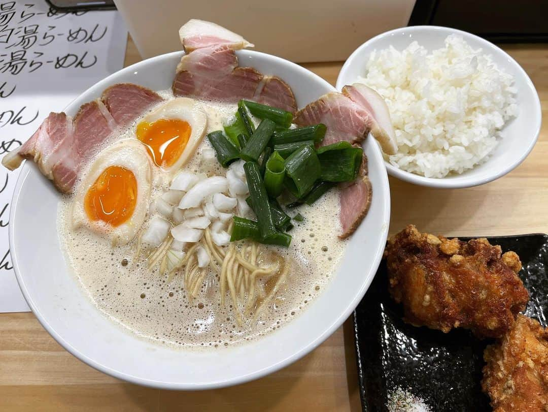 RYO the SKYWALKERさんのインスタグラム写真 - (RYO the SKYWALKERInstagram)「ARMSTRONG @arm_strong_deejay のラーメン屋さん「麺匠いけだ｣( @menshou_ikeda )が本日オープン！🎉 ⁡ 自分もプレオープンの日におじゃましました🍜 ⁡ 鶏白湯ラーメンと、煮干しラーメンどちらもお世辞抜きでむちゃくちゃ美味かった！！！エグい！✨️✨️ ⁡ 和泉府中駅からすぐのところですので皆さん是非食べに行ってみてください。 ⁡ やりやがったなアーム！開店おめでとう！！㊗️🎊 ⁡ #麺匠いけだ #大阪 #和泉府中 #ラーメン」5月16日 20時06分 - rsw