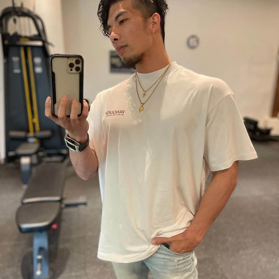 大山大輔さんのインスタグラム写真 - (大山大輔Instagram)「VQFITのNewウェア  〜〜〜ウェア紹介〜〜〜 @vqfit  モデル着用サイズ 上:M http://www.vqfit.com/weggy またはプロフィールの【VANQUISH購入リンク】からぜひ購入してみてください❤️ 〜〜〜〜〜〜  #fitnesswear #フィットネスウェア #トレーニングウェア #パーソナルトレーニング #パーソナルトレーナー  #ボディメイク #ダイエット #筋トレ #トレーニング男子 #ワークアウト #筋トレ男子 #6パック #逆三角形ボディ #fitness #fitnessmotivation #bodymake #bodymake #ダイエット #fitnesslifestyle #personaltrainer #食事指導 #食事管理」5月16日 20時08分 - weggy_fitness0704